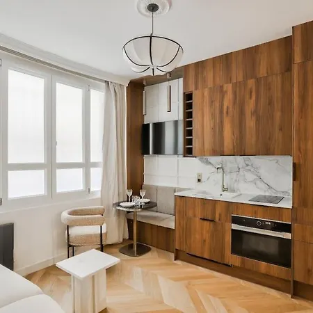 Mona-lisa's Apartment